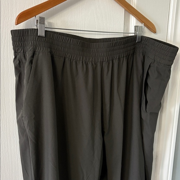 Old Navy stretch tech XXL light pants - Picture 2 of 7